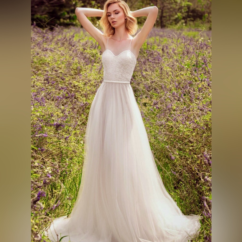 Charming A-line Princess Wedding Dress w/ Lace & Tulle